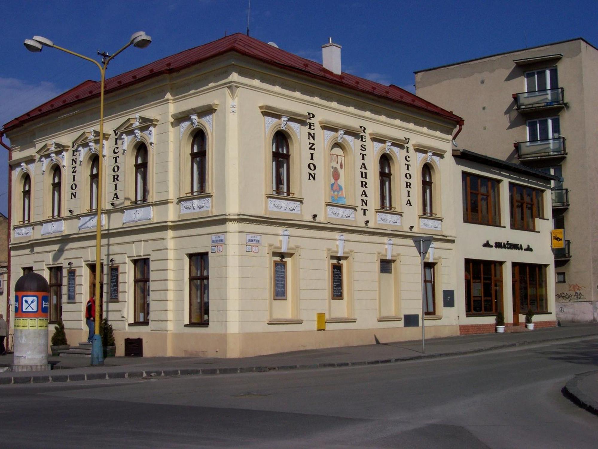 Victoria - Penzion & Restaurant Zvolen Exterior photo