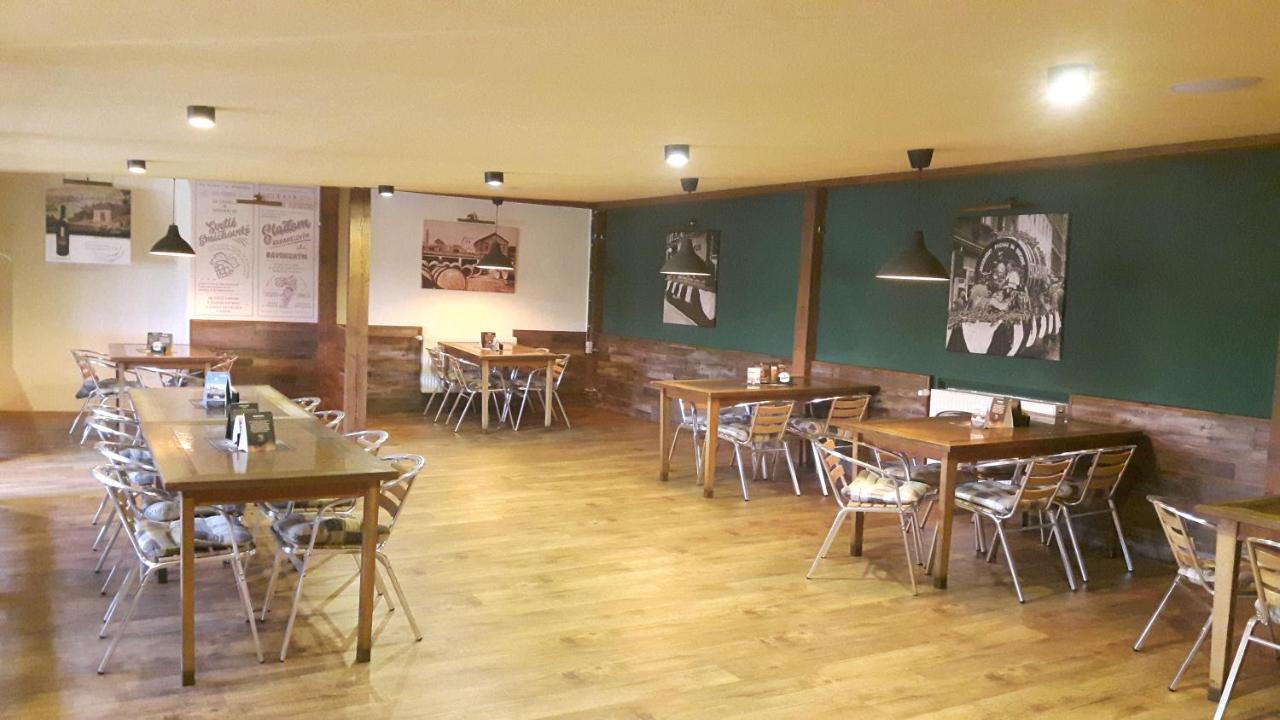 Victoria - Penzion & Restaurant Zvolen Exterior photo