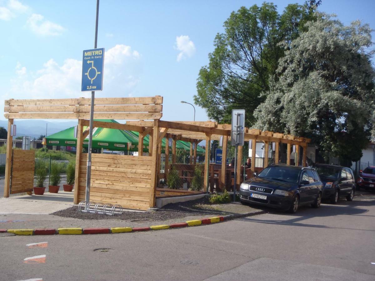 Victoria - Penzion & Restaurant Zvolen Exterior photo