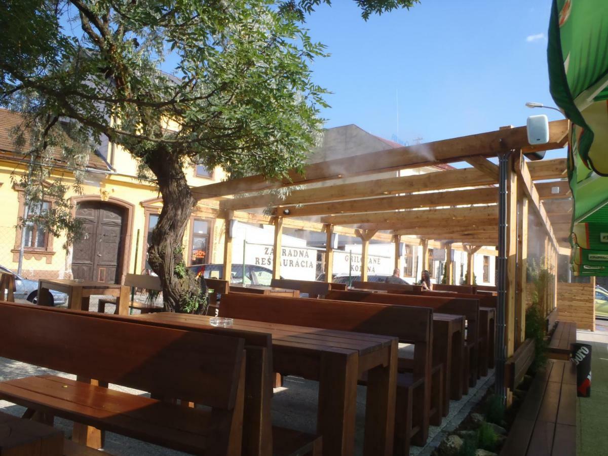 Victoria - Penzion & Restaurant Zvolen Exterior photo